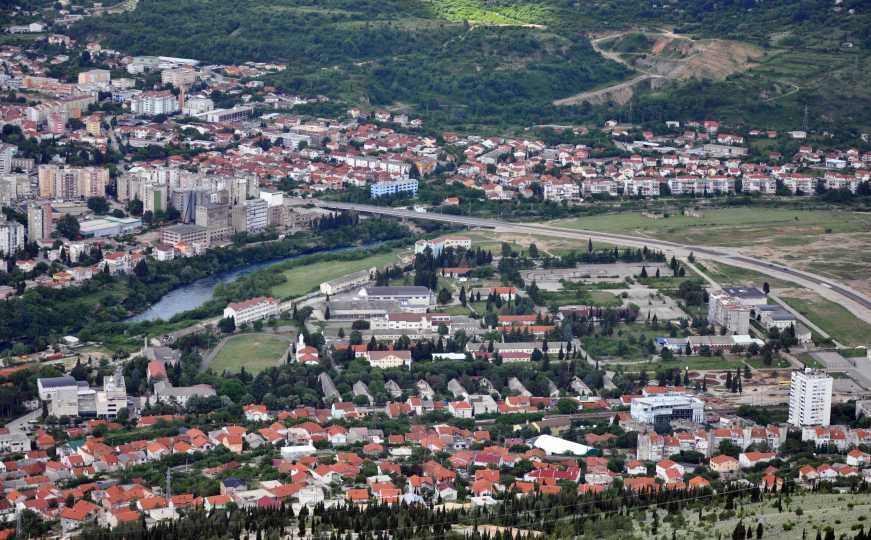 Sramno i tužno: Mladi u Mostaru veličali Hitlera i nacistički režim, reagirala Jevrejska zajednica